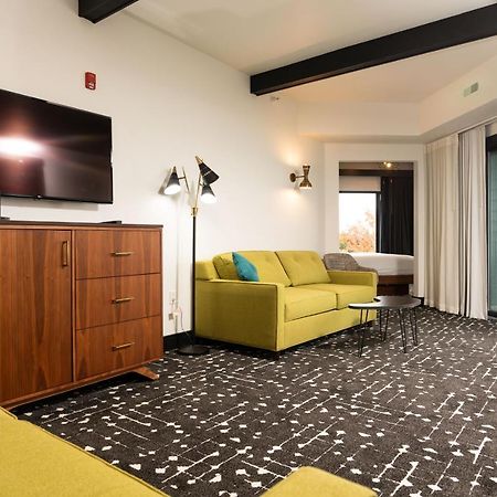 Hotel The Earl In Charlevoix Esterno foto