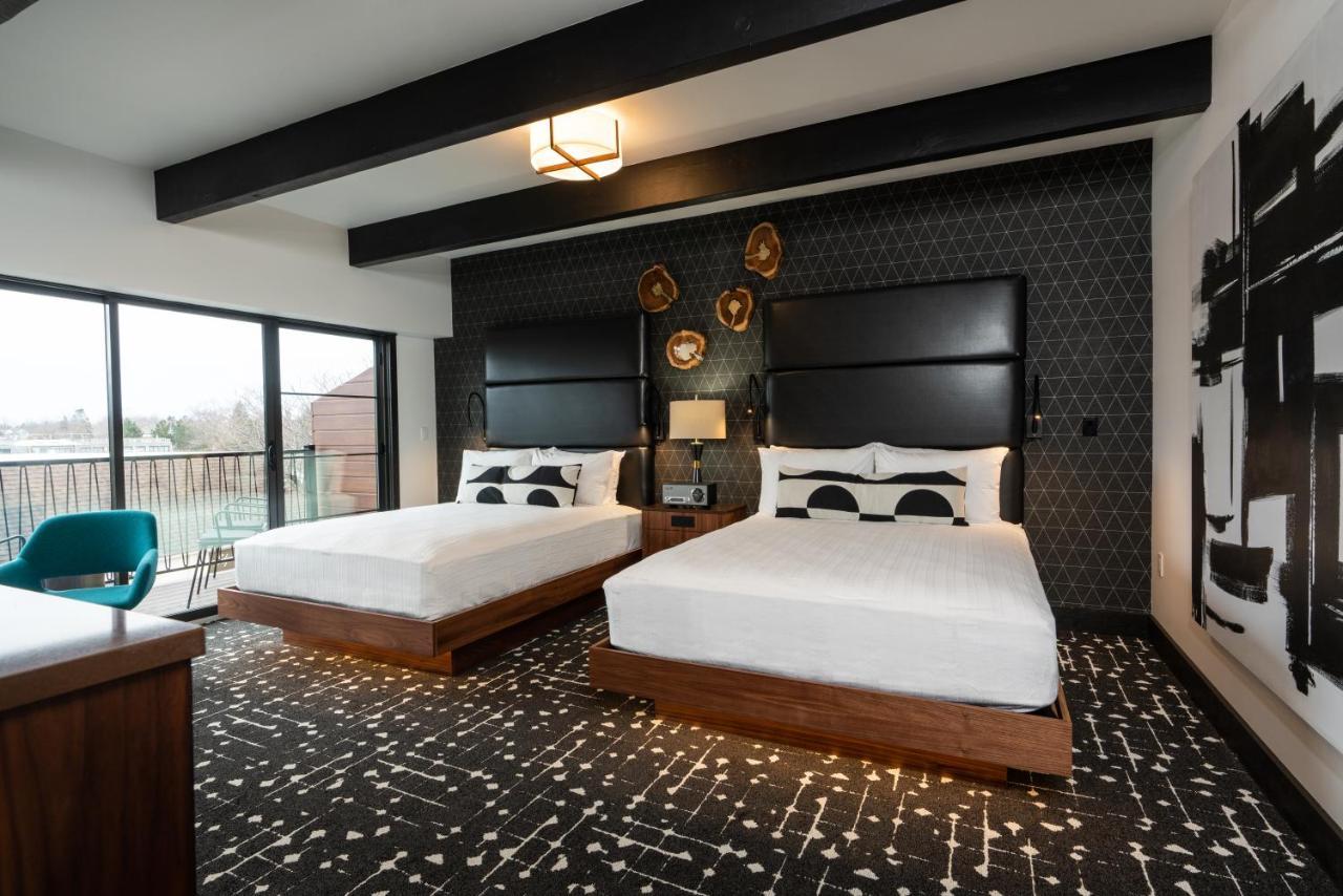 Hotel The Earl In Charlevoix Esterno foto