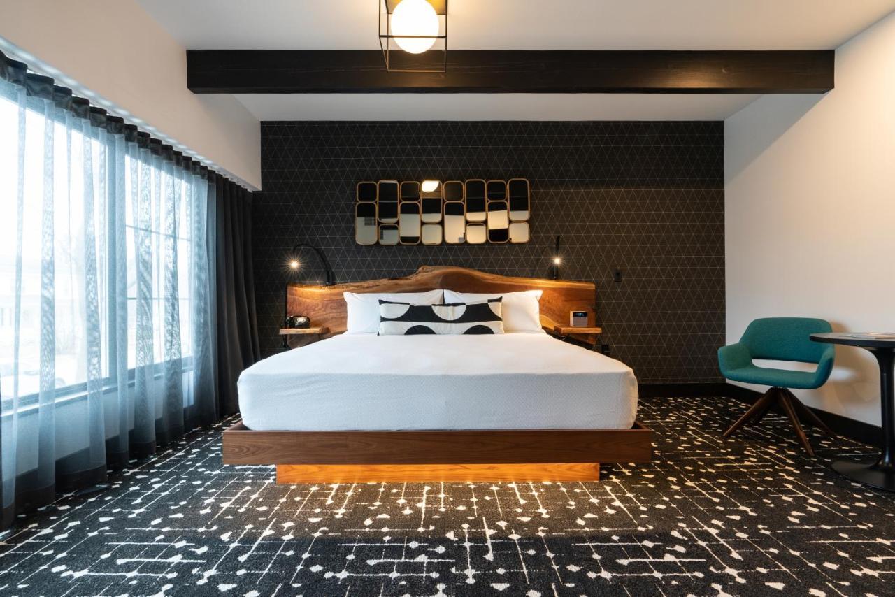 Hotel The Earl In Charlevoix Esterno foto