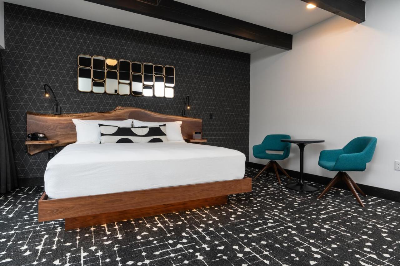 Hotel The Earl In Charlevoix Esterno foto
