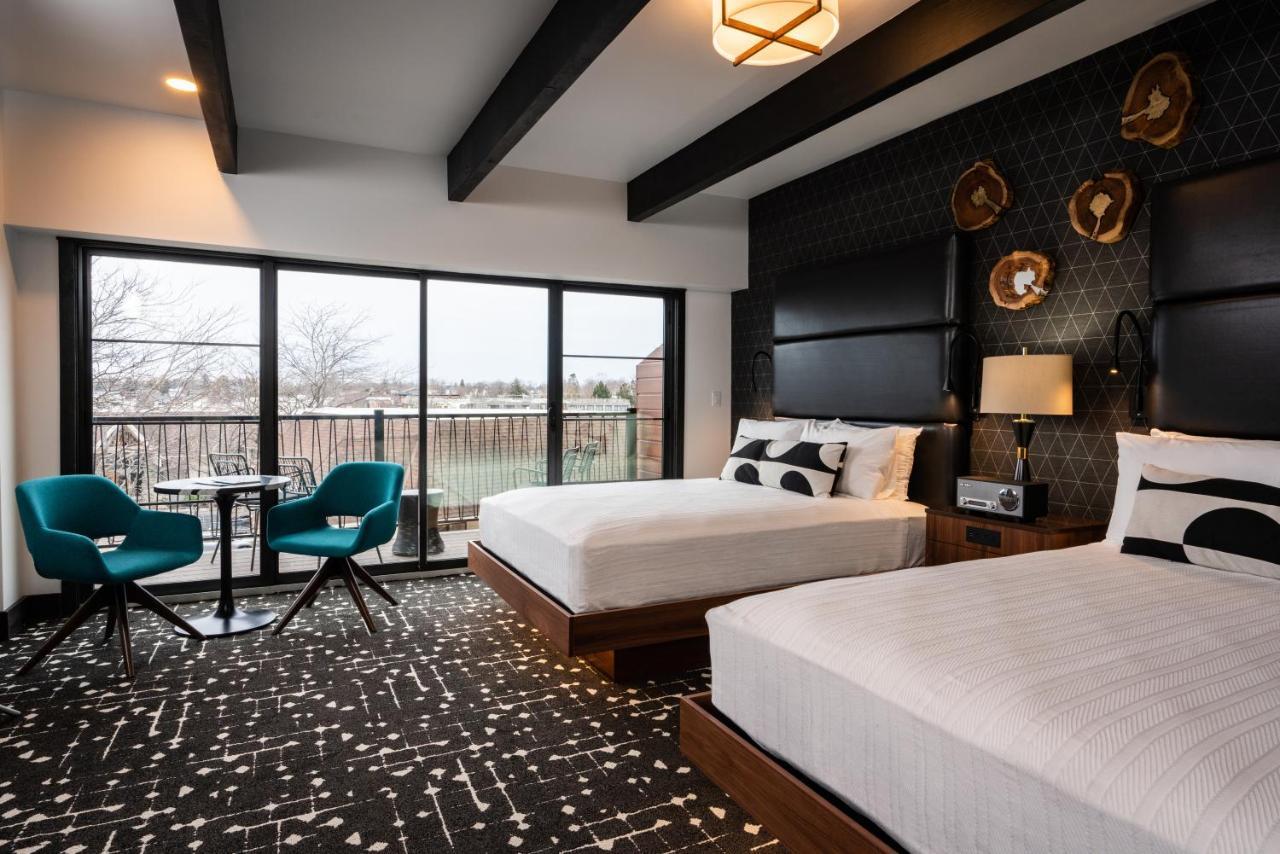 Hotel The Earl In Charlevoix Esterno foto