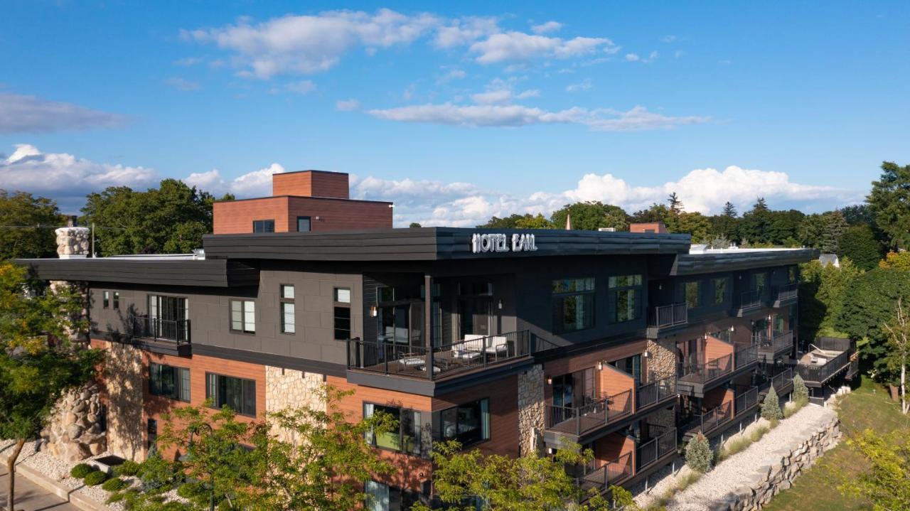 Hotel The Earl In Charlevoix Esterno foto
