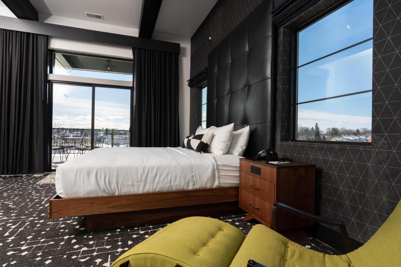 Hotel The Earl In Charlevoix Esterno foto
