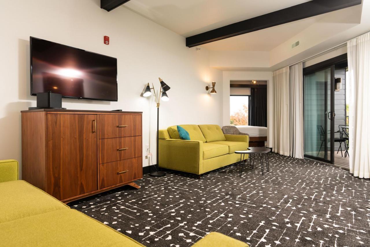 Hotel The Earl In Charlevoix Esterno foto